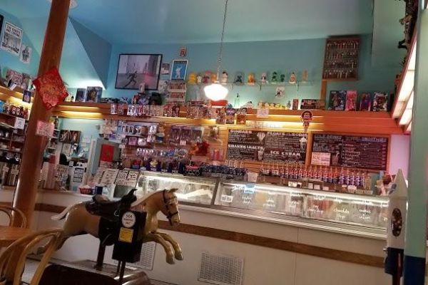 Toy Boat Dessert Cafe