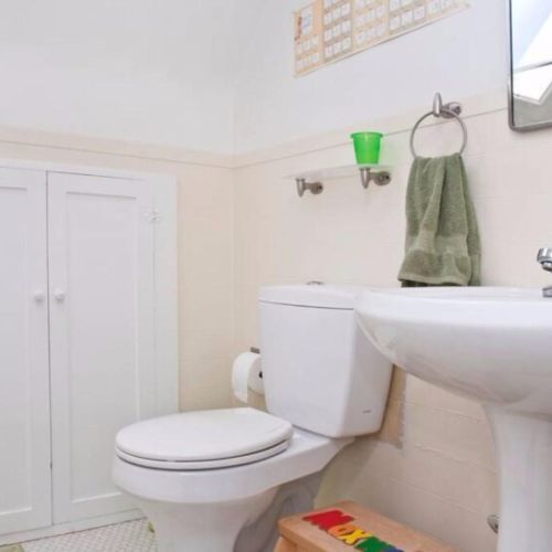 Upstairs bathroom (full bathroom)